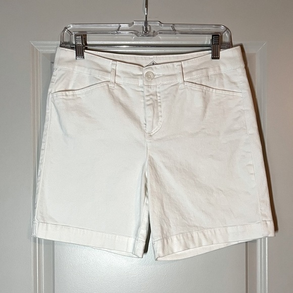 St. John's Bay | 7" Bermuda Shorts in White Size 10P - Picture 3 of 5